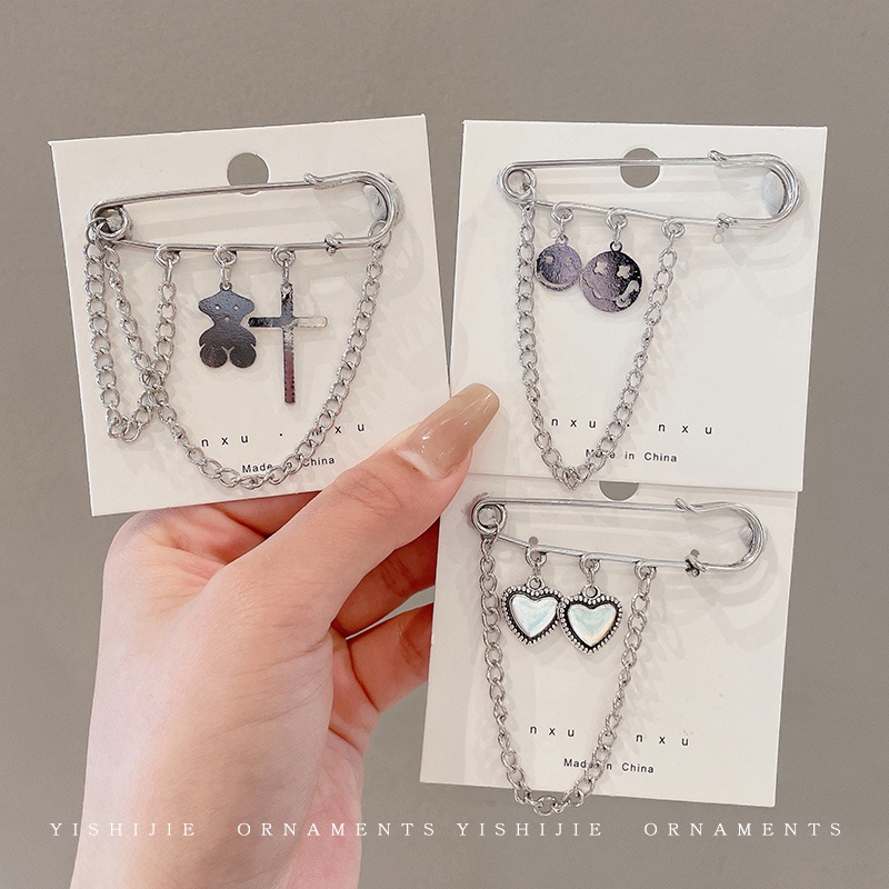 Ghim Cài Áo Hình Gấu Phối Dây Xích Phong Cách Harajuku Đơn Giản