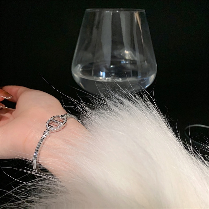Vòng Tay Đính Đá Zircon Hình Mũi Heo Thời Trang Cho Nữ