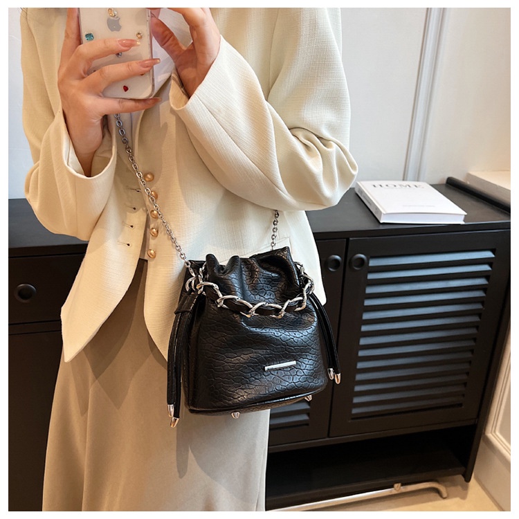 Túi Đeo Chéo Dây Rút Phong Cách Thời Trang Mùa Hè 2023