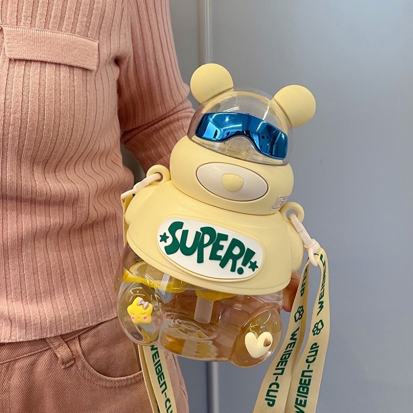 Bình Nước Hình Gấu Đeo Lưng Dung Tích Lớn 1200ml