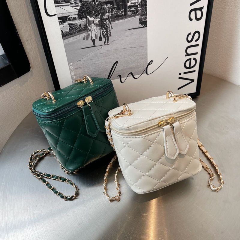 Túi Đeo Chéo Dây Kim Loại Kiểu Dáng Mới Lạ Cho Nữ