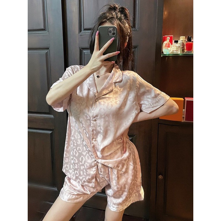 Bộ Đồ Ngủ Tay Ngắn Chất Lụa Lạnh Mỏng In Họa Tiết Da Báo Thời Trang Mùa Hè Xinh Xắn Cho Nữ
