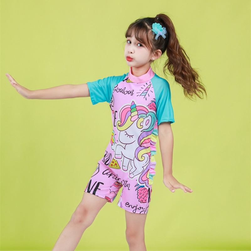 Đồ bơi bé gái, liền thân tay ngắn chất vải co giãn bao gồm nón bơi họa tiết kỳ lân phù hợp cho bé từ 14kg đến 30kg