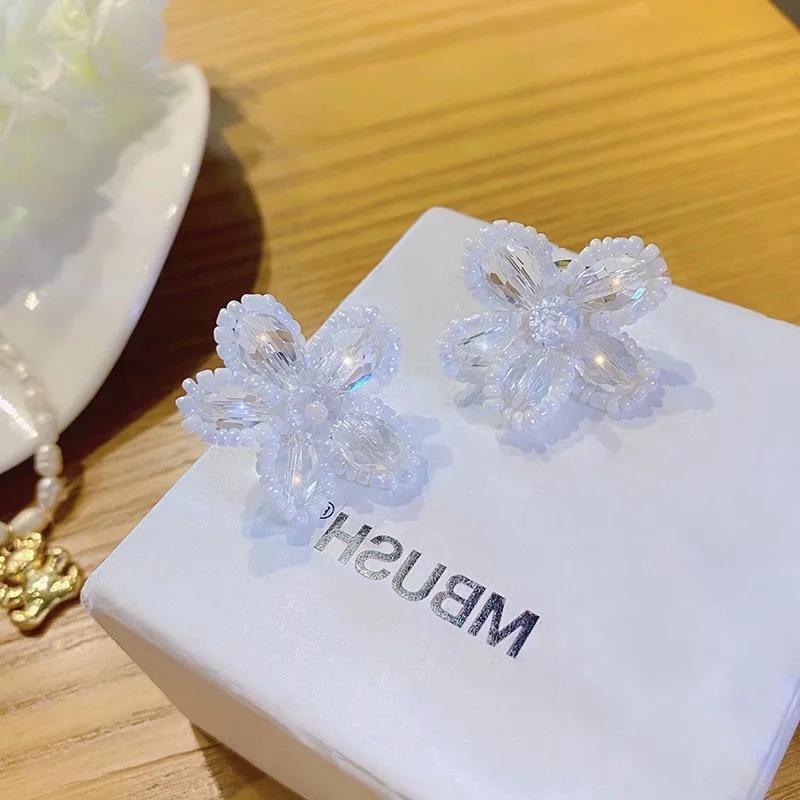 Đôi Khuyên Tai Hình Hoa Đính Ngọc Trai Nhân Tạo Thời Trang