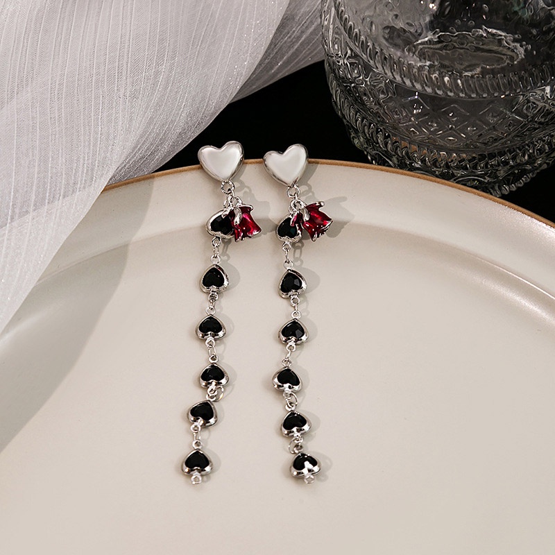 Khuyên Tai Tua Rua Hình Trái Tim Màu Đen Phong Cách Cổ Điển Thời Trang Cao Cấp