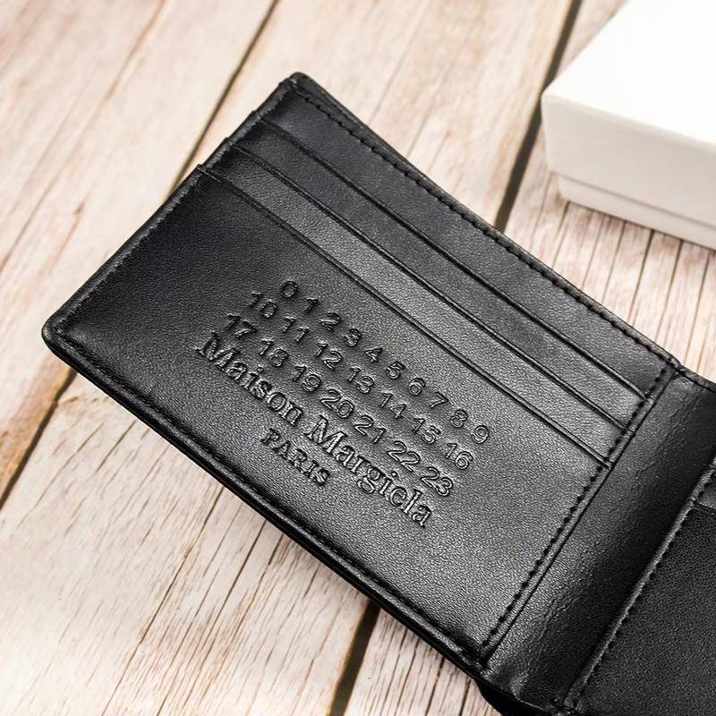 Ví da gấp logo mm6