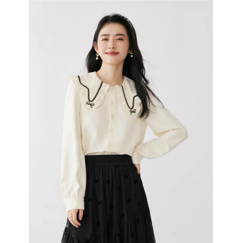Set trang phục nữ xinh áo trắng kết hợp chân váy xếp ly dáng dài phong cách trẻ trung cô nàng công sở