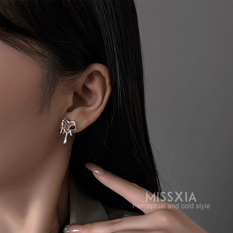 Khuyên Tai Hình Trái Tim Rỗng Phong Cách lava niche Đậm Sành Điệu Cá Tính Cho Nữ