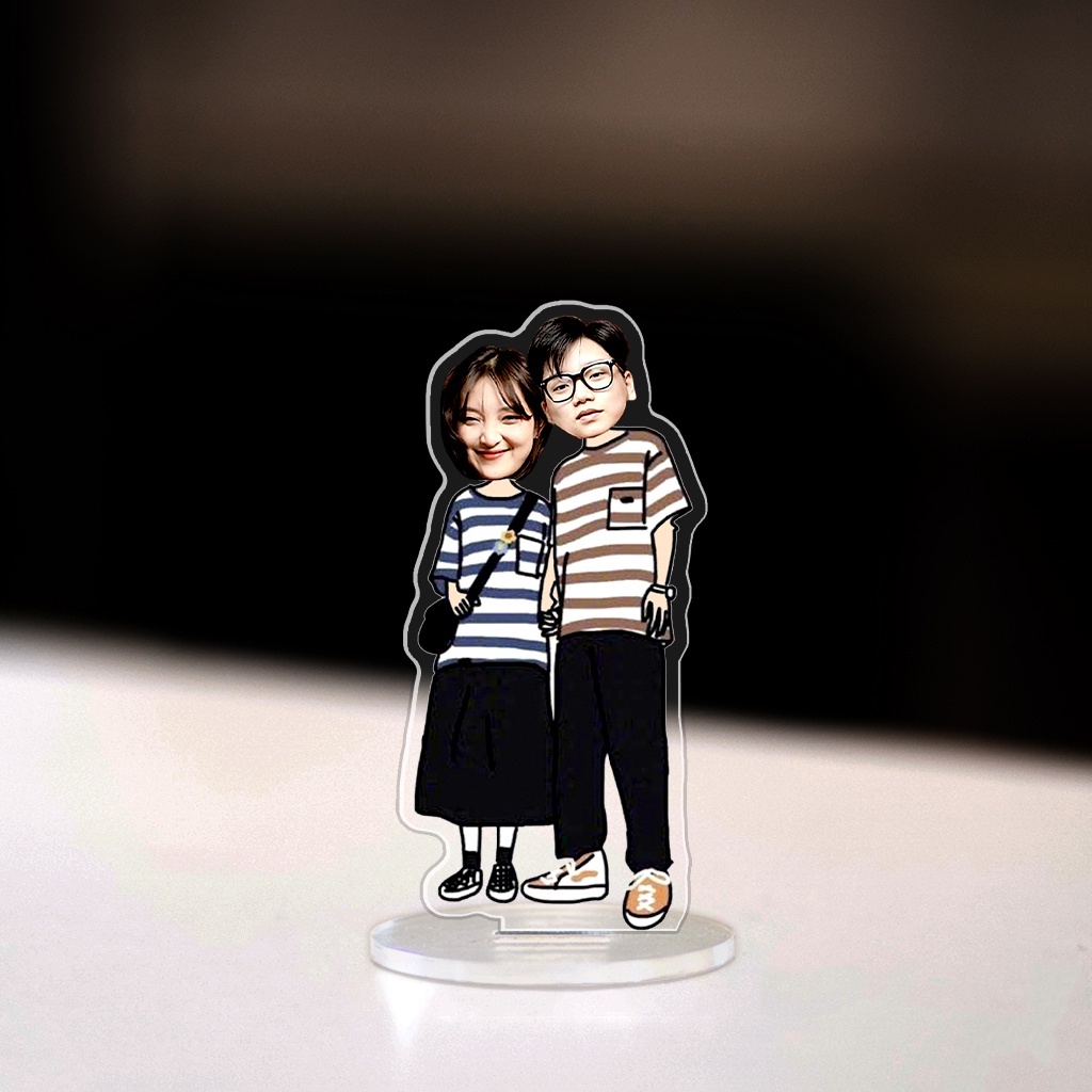 Mô hình standee mica đứng để bàn cặp đôi chibi đàng yêu custom theo yêu cầu cho người yêu
