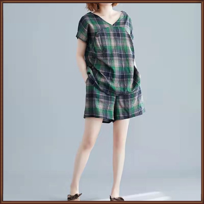 Set Đồ Mùa Hè 2 Món Gồm Áo Thun Tay Cộc Cổ Chữ V + Quần Ngắn Ống Rộng Kẻ Sọc Caro Cho Nữ