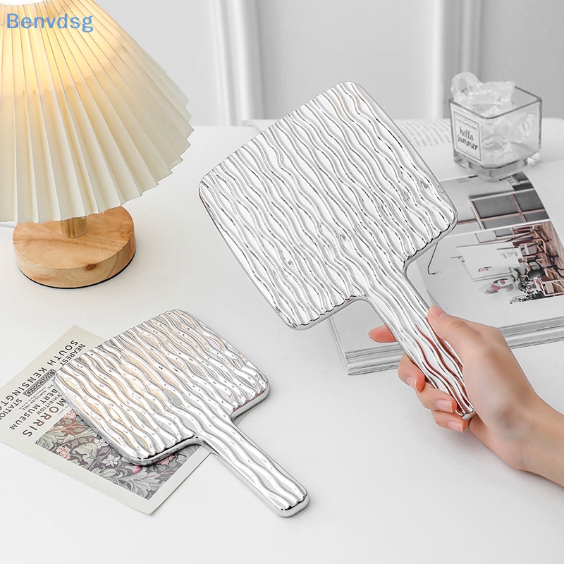 1 Gương Trang Điểm Cầm Tay Hình Vuông Cỡ Lớn Dành Cho Nữ