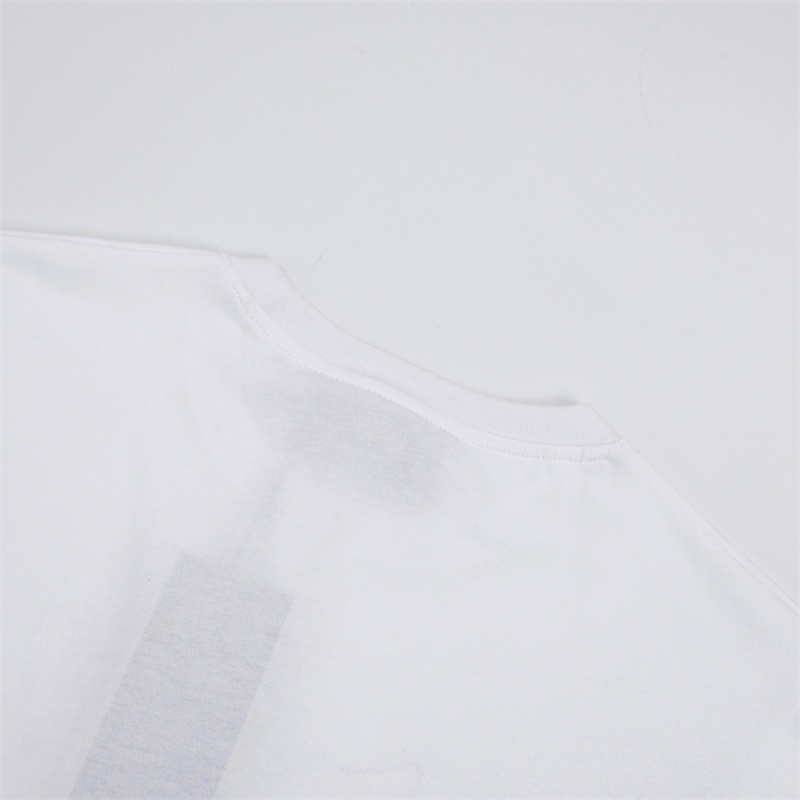 Áo Thun G88 In Chữ Đỏ Và Xanh Lá + Áo Thun Cổ Tròn In Hình Thỏ Mắt