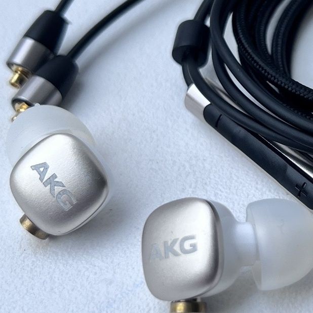 Tai Nghe Nhét Tai ddsfh300 mmcx Có Ba Tông Màu Chất Lượng Cao