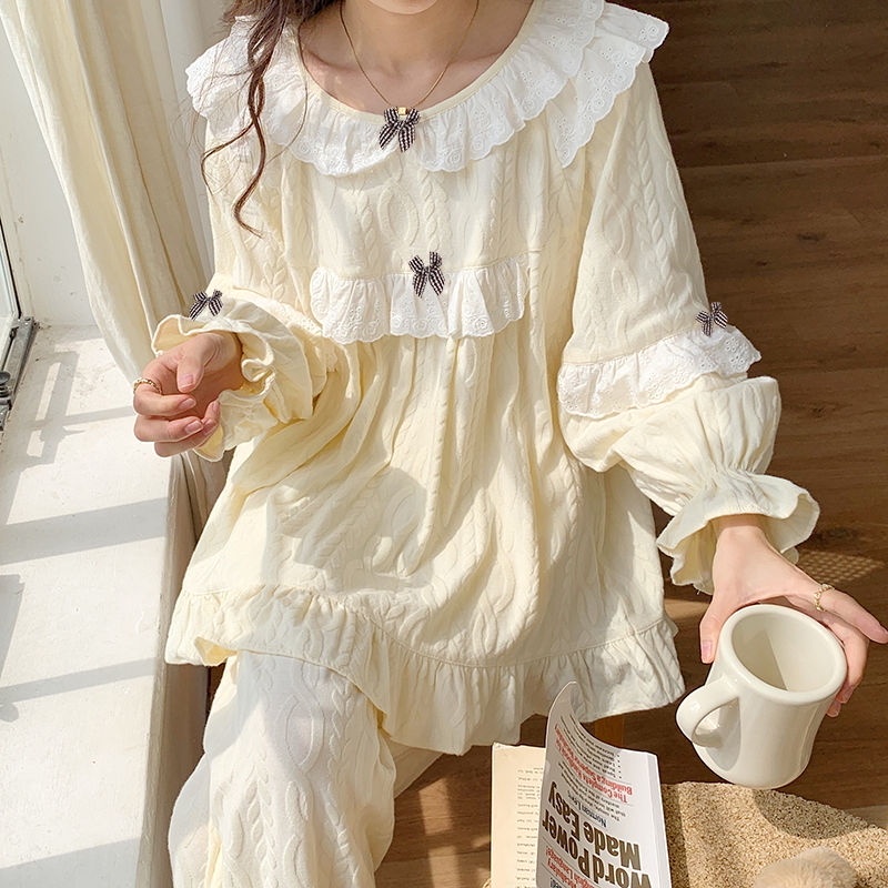 Bộ Đồ Ngủ Tay Dài Cổ Tròn Phối Ren Phong Cách Hoàng Gia Ngọt Ngào Thời Trang Xuân Thu Cho Nữ