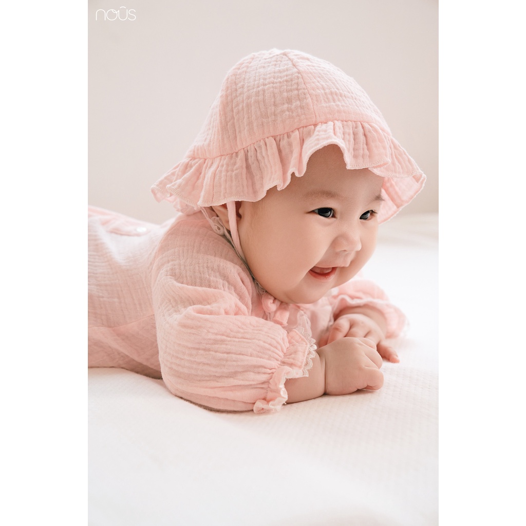 Body dài hồng nhạt cổ sen thêu ngực 3-9M