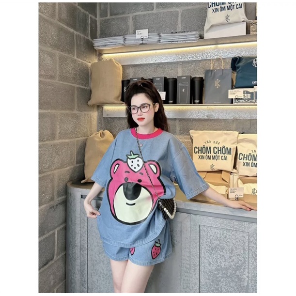Bigsize Set jeans đùi cổ tròn in hình gấu dâu dễ thương 55-95kg