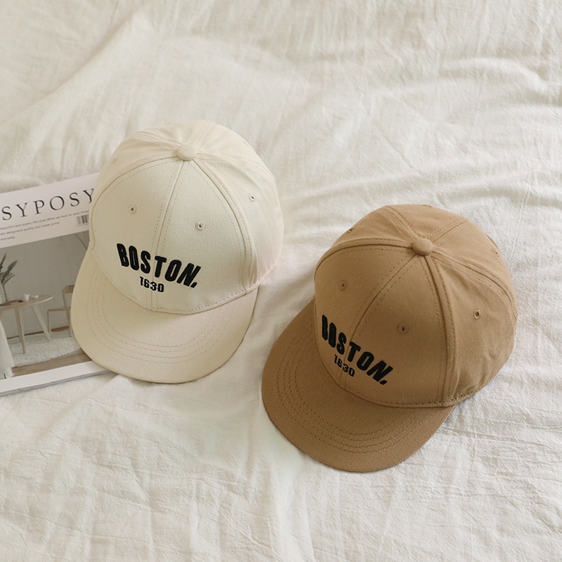 Trẻ em mũ vành phẳng boston chữ thêu hip hop màu rắn trẻ em mũ bóng chày mũ chống nắng ngoài trời hàn quốc mũ đi biển