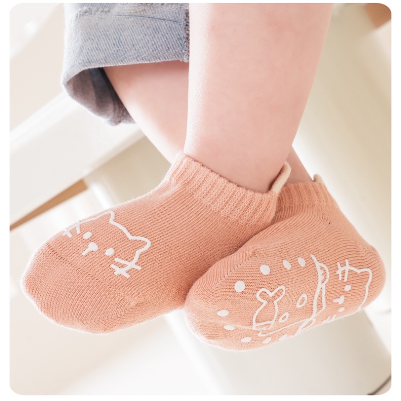 Vớ trẻ em mới mùa thu và mùa đông có dán chống trượt, vớ sàn tập đi cho bé, vớ thuyền sơ sinh hoạt hình dễ thương