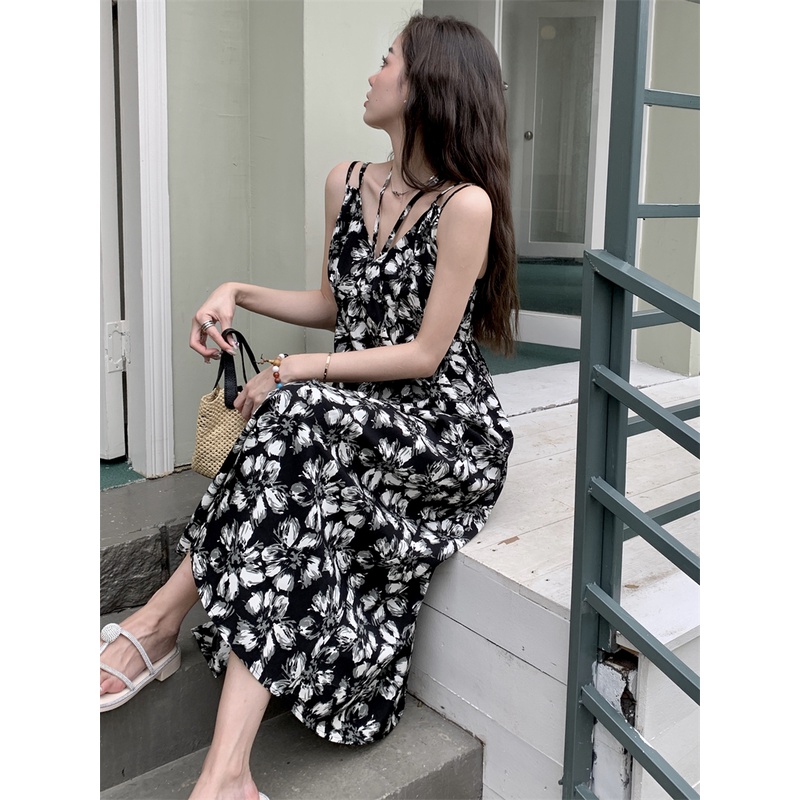 Đầm Hoa Hai Dây Cổ Chữ V Màu Đen Phong Cách Cổ Điển Thời Trang Đi Biển Mùa Hè