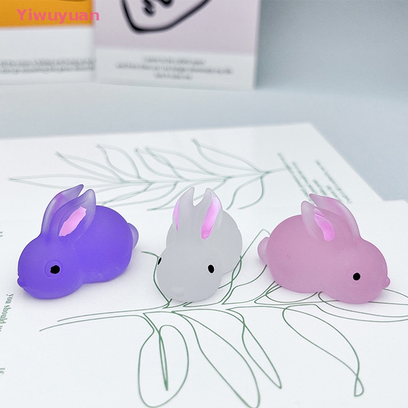 2 Mô Hình Thỏ Nhựa Phát Quang Trang Trí Bảng Điều Khiển Xe Hơi Mới