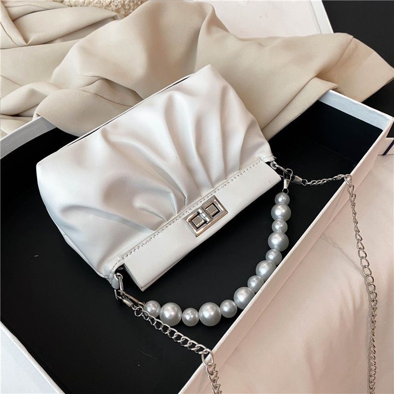 Túi Xách Da Mềm Xếp Ly Phối Chuỗi Ngọc Trai Xinh Xắn Dành Cho Nữ