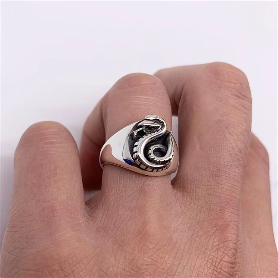 Nhẫn Gia Đình Malfoy Cổ Điển Cho Nam: Phong Cách Ngôi Nhà Rắn