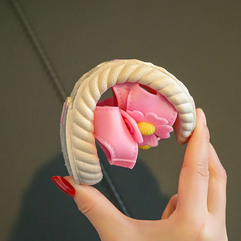 Xăng đan Công Chúa Đế Mềm Chống Trượt Đính Hoa Dễ Thương Cho Bé Gái