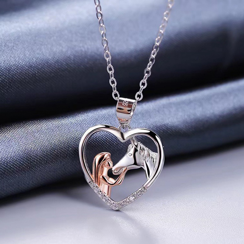 Vòng cổ Mặt Hình Ngựa Đính Đá Lấp Lánh