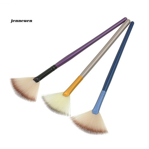 1 Cọ Trang Điểm Hình Quạt Chuyên Nghiệp