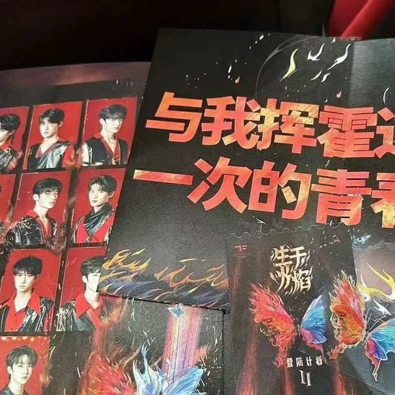 Tf Thế Hệ Thứ Ba Sinh Ra Trong Ngọn Lửa Lửa Hình Vuông Lễ Hội Đồng Quê Zhang Ji Zhang Zeyu