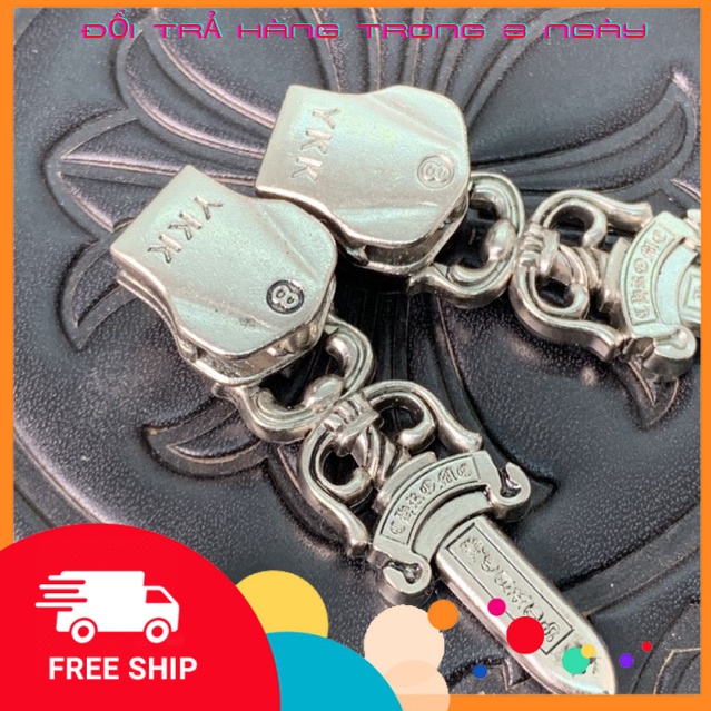 Đầu khóa dây kéo áo quần Chrome Heart .