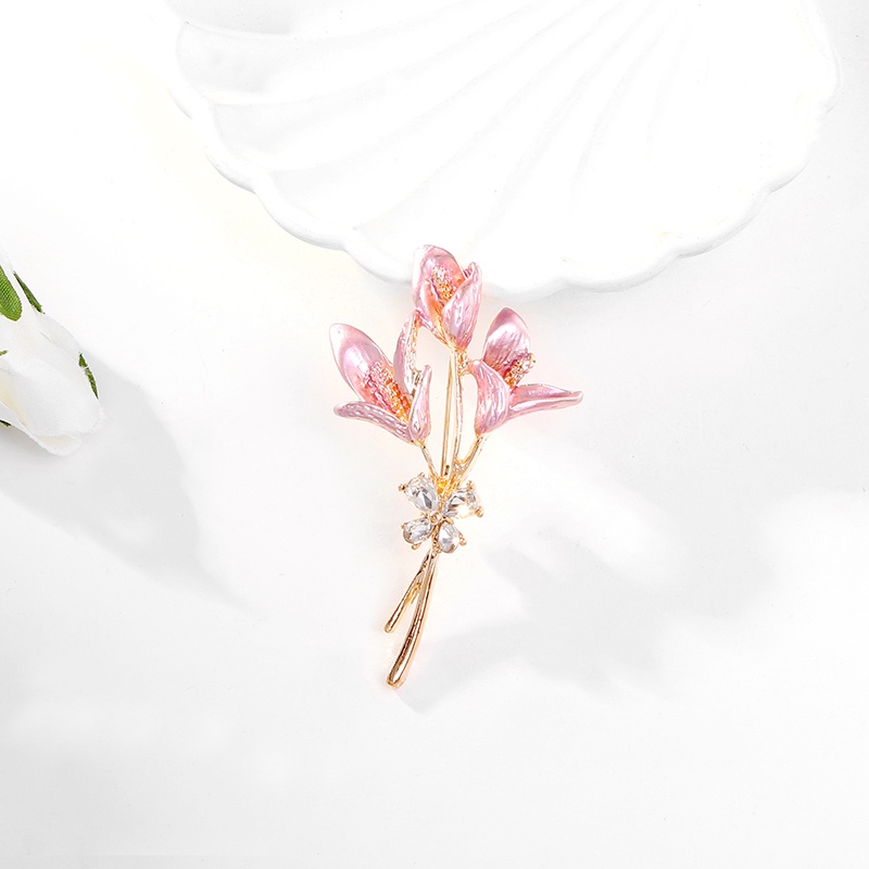 Ghim Cài Áo Hình Hoa Lily Và Bướm Màu Vàng Phong Cách Retro Nghệ Thuật