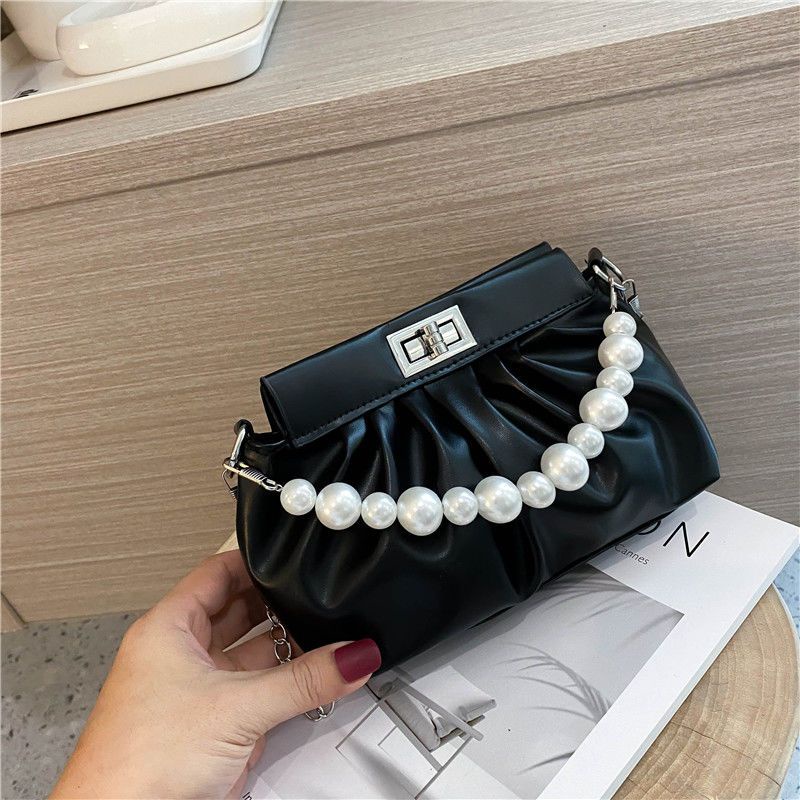 Túi Xách Da Mềm Xếp Ly Phối Chuỗi Ngọc Trai Xinh Xắn Dành Cho Nữ