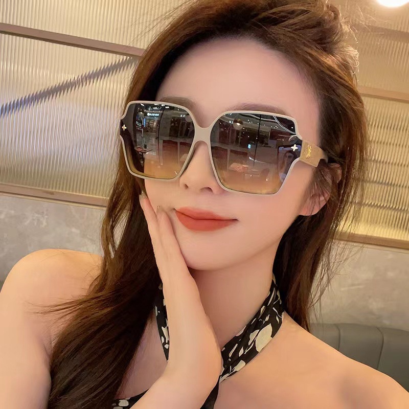 Kính Mát Gọng Lớn Chống Tia UV Thời Trang Cho Nữ