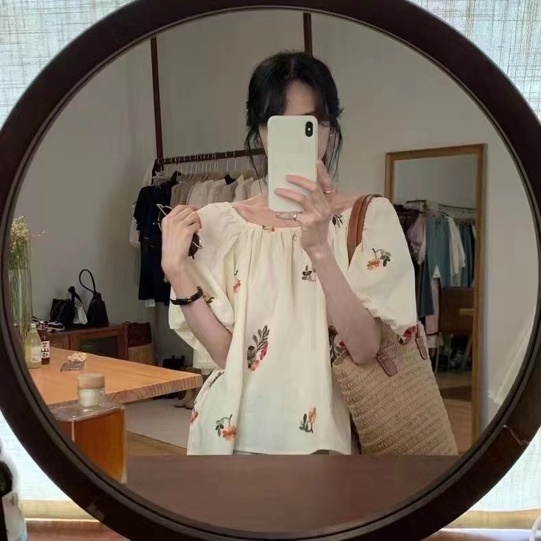 Off-white Áo Sơ Mi Trễ Vai Hoạ Tiết Hoa Thêu Thiết Kế Thanh Lịch