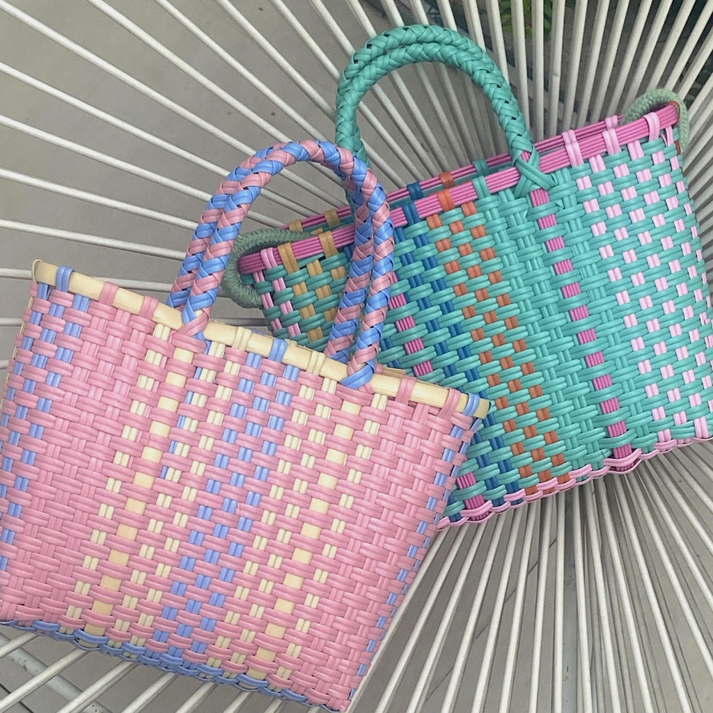 Túi Đeo Vai / Xách Tay Hình Vuông Bằng PVC Đan Lát Nhiều Màu Dễ Thương Chống Nước Kích Thước Nhỏ Gọn Dành Cho Bạn Nữ Đi Biển Mùa
