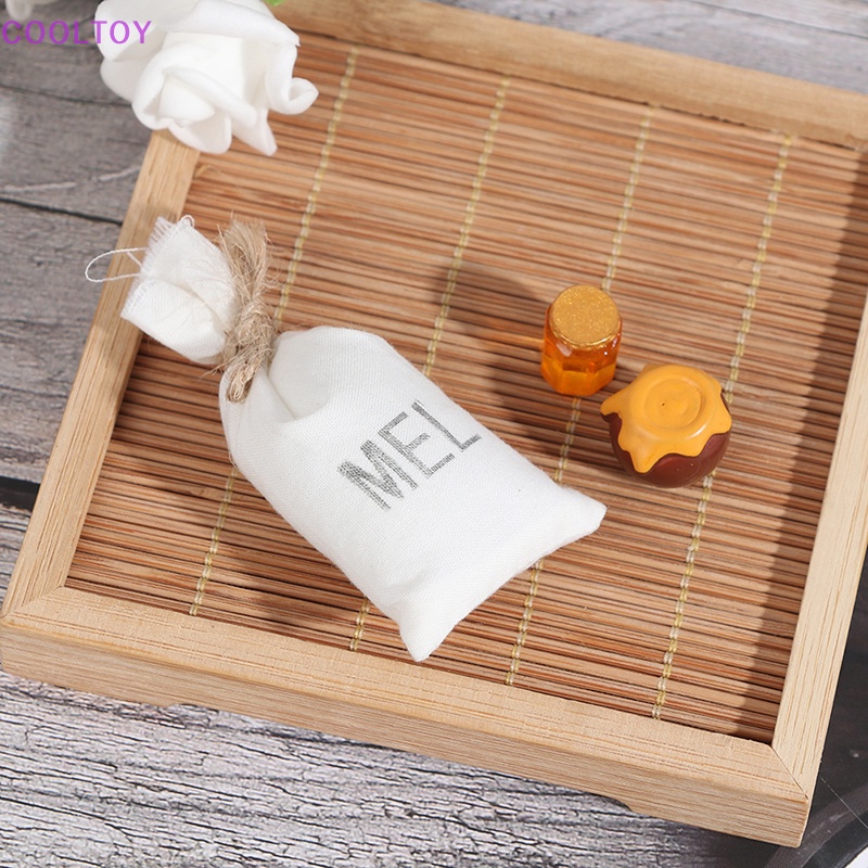 Set 3 Mô Hình Chai Mật Ong Mini Tỉ Lệ 1: 12 Dùng Để Trang Trí Nhà Búp Bê