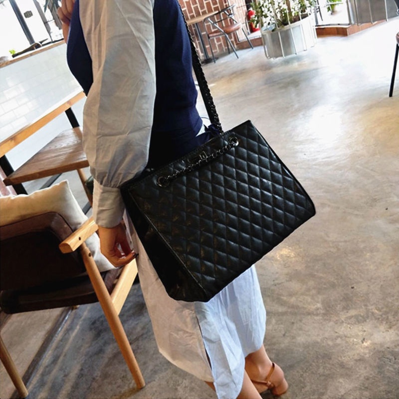 Túi Tote Đeo Vai Cỡ Lớn Đính Đá Phối Dây Xích Dễ Phối Đồ Thời Trang Cho Nữ