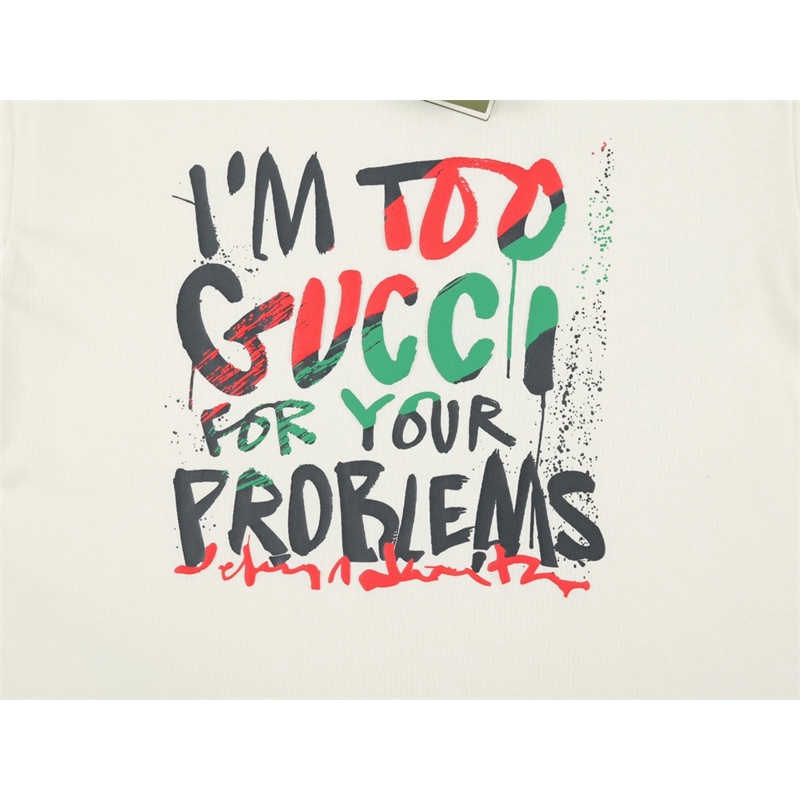 Áo Thun Tay Ngắn Cổ Tròn In Chữ Màu Đỏ Và Xanh Lá Thời Trang Mới Nhất Hiệu G33-R7W4W