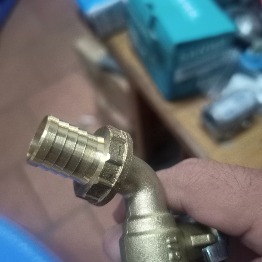 Vòi nước đồng , van nước Feroli thân đồng , bi đồng , tay gạt inox