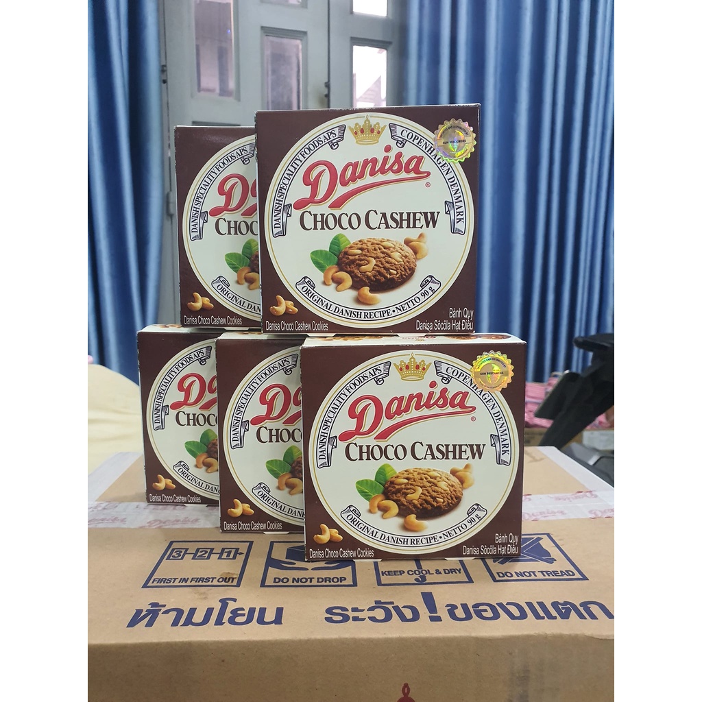 Bánh quy Danisa nam việt quất và socola hạt điều hộp 90g