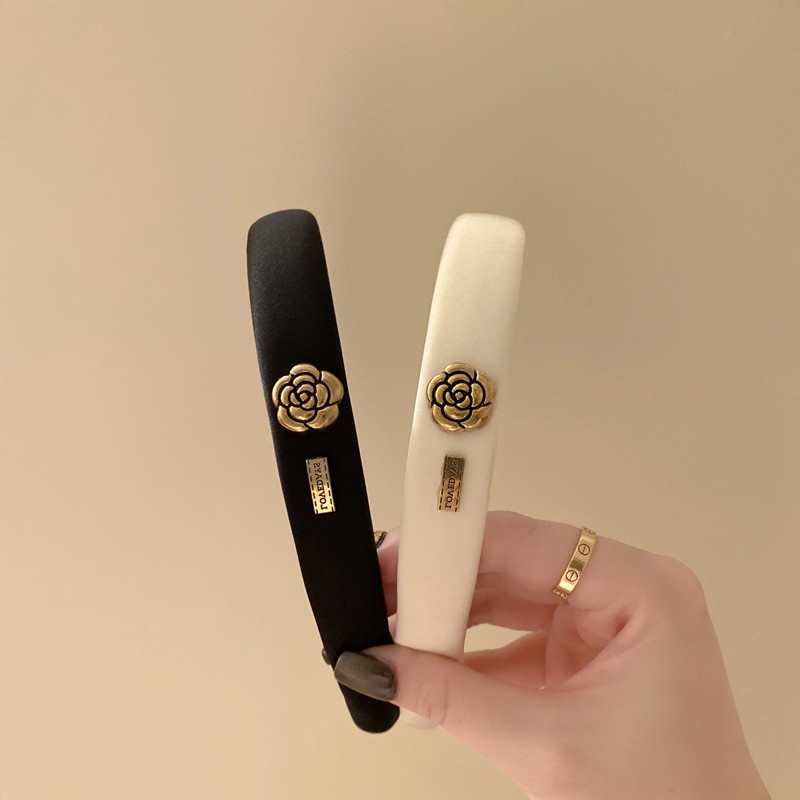 Băng Đô Cài Tóc Bằng Xốp Màu Đen Đính Hoa Trà Phong Cách Dễ Thương Dùng Rửa Mặt