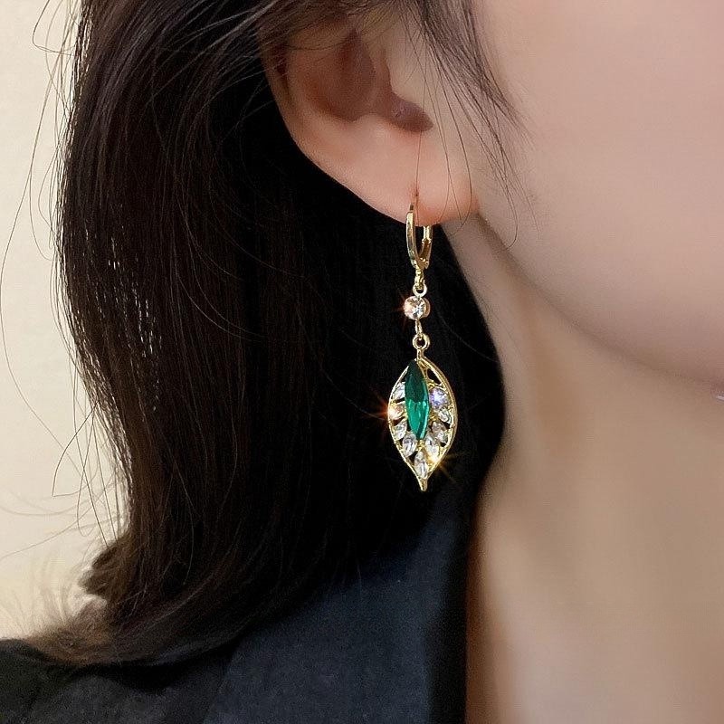 Bông Tai Hợp Kim Hình Lá Đính Đá Zircon Màu Xanh Lá Cây Sang Trọng Phong Cách Hàn Quốc Thời Trang Cho Nữ