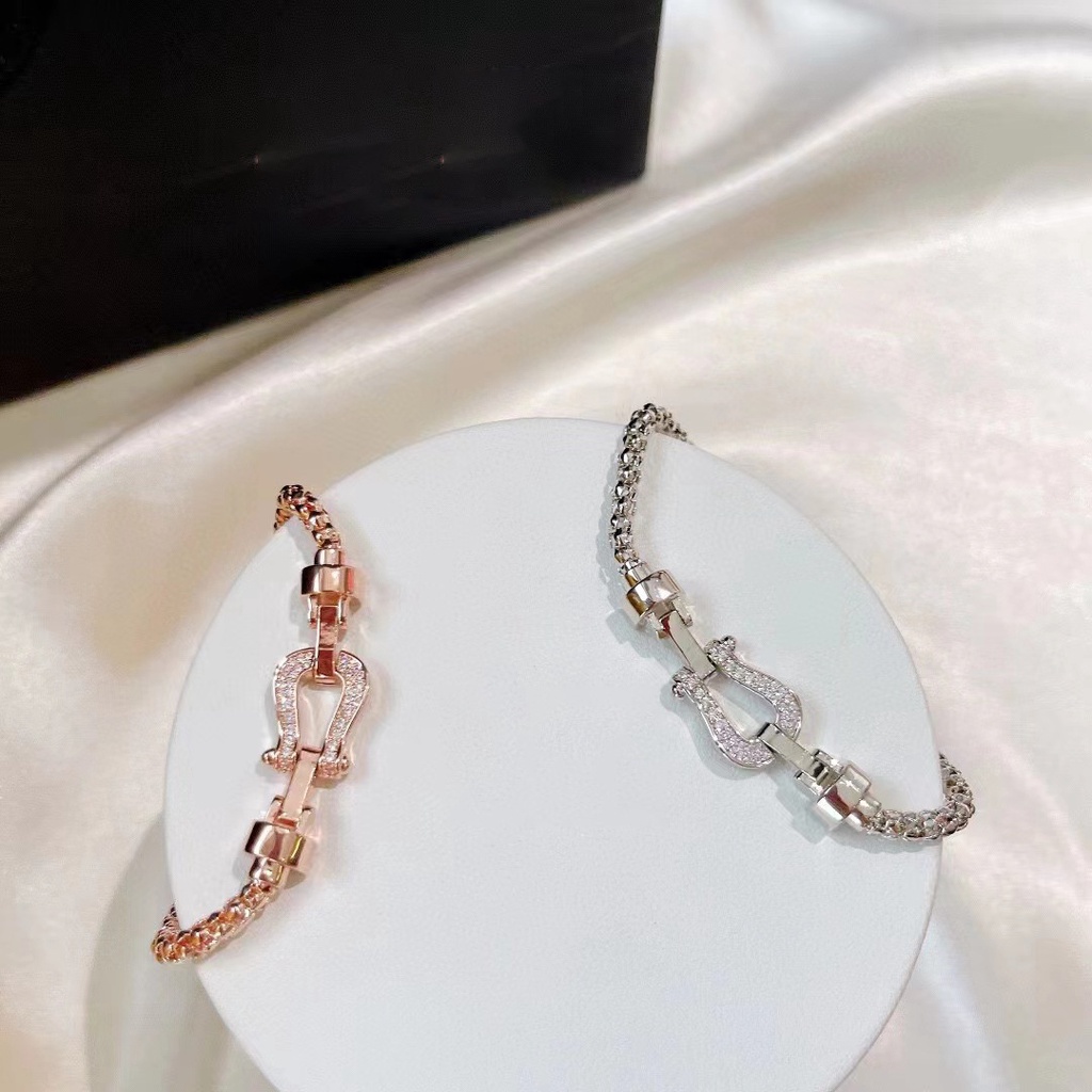 ♥ Vòng Tay Hình Móng Ngựa Hợp Thời Trang Dễ Phối Đồ Cho Cặp Đôi
