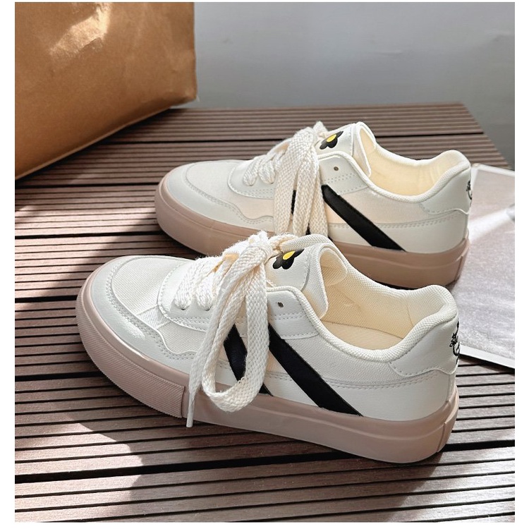 Giày Thể Thao Nữ Đế Bằng Mũi Tròn Thời Trang Năng Động