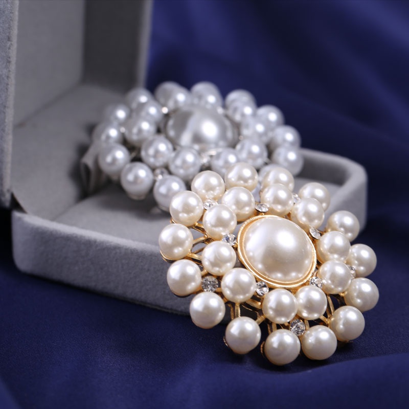Ghim Cài Áo Hình Vòng Hoa Đính Ngọc Trai Giả Sang Trọng Cho Nữ