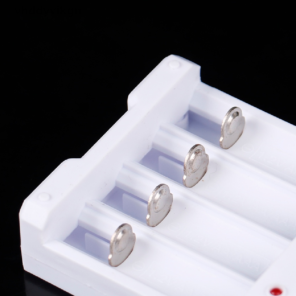 Hộp Sạc Nhanh 4 Ngăn Cho Pin AAA Và AA