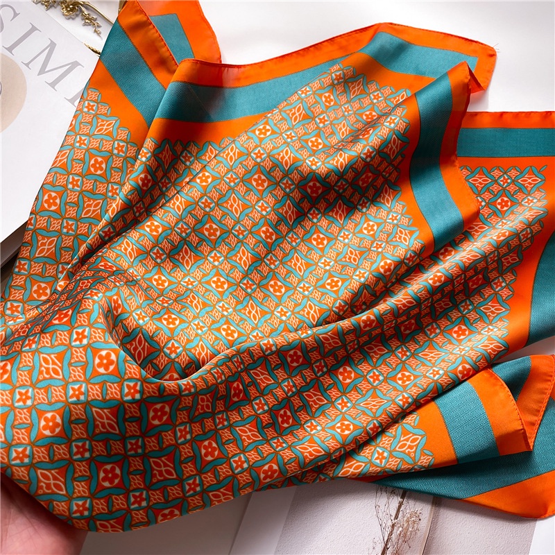 Khăn Choàng Cổ Vuông 70x 70cm In Họa Tiết Hoa / Hình Học Bằng Lụa Thời Trang Cho Nữ