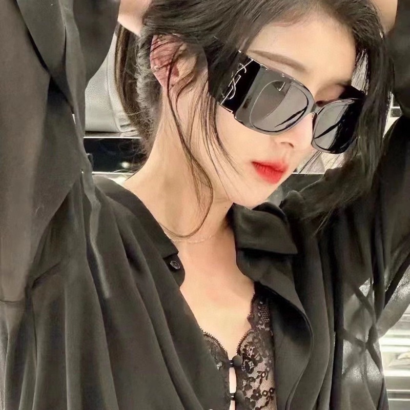 Kính Hiệu Vuông Siêu Hot Y.S.L2023 HOT