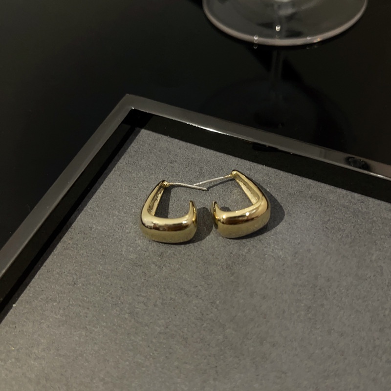 1 Đôi Bông Tai Kim Loại Dạng Tua Rua Xoắn Đính Ngọc Trai Sang Trọng